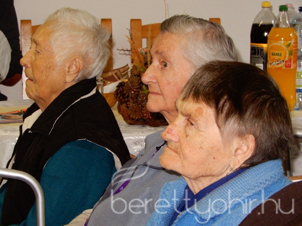 A szépkorúakat köszöntötték 30